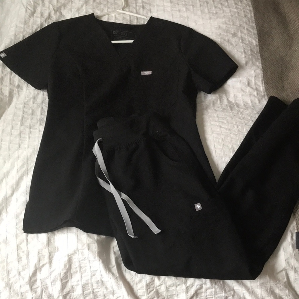 FIGS black scrubs